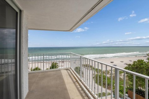 Condo in Pompano Beach, Florida, 2 bedrooms  № 2270475 - photo 9