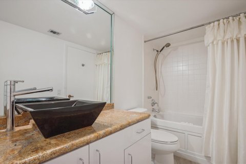 Condo in Pompano Beach, Florida, 2 bedrooms  № 2270475 - photo 7