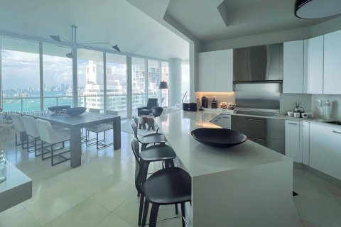 Снять в аренду кондоминиум в Майами-Бич, Флорида 2 спальни, 147.81м2, № 1963529 - фото 5