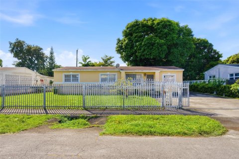 Casa en Miami, Florida 3 dormitorios, 121.52 m2 № 2429990