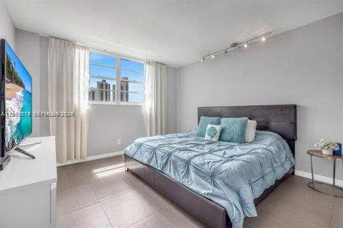 Copropriété à louer à Sunny Isles Beach, Floride: 2 chambres, 142.79 m2 № 2084519 - photo 15