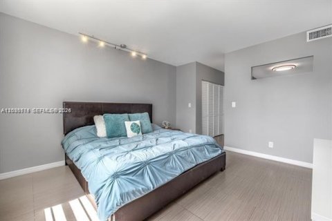 Copropriété à louer à Sunny Isles Beach, Floride: 2 chambres, 142.79 m2 № 2084519 - photo 17