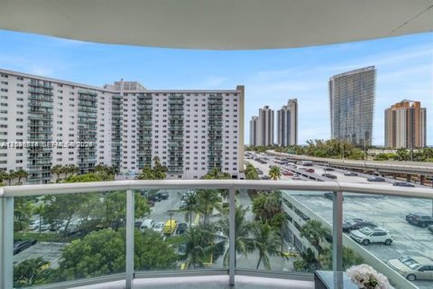 Copropriété à louer à Sunny Isles Beach, Floride: 2 chambres, 142.79 m2 № 2084519 - photo 11