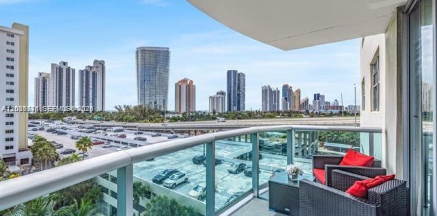 Condo à Sunny Isles Beach, Floride, 2 chambres  № 2084519