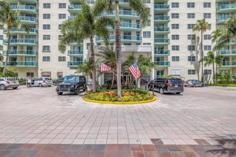 Copropriété à louer à Sunny Isles Beach, Floride: 2 chambres, 142.79 m2 № 2084519 - photo 23