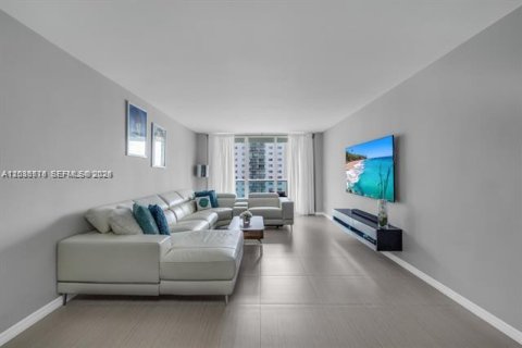 Copropriété à louer à Sunny Isles Beach, Floride: 2 chambres, 142.79 m2 № 2084519 - photo 4