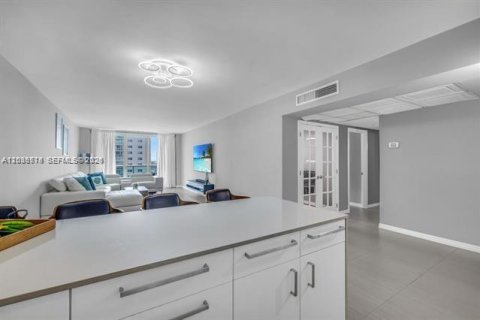 Copropriété à louer à Sunny Isles Beach, Floride: 2 chambres, 142.79 m2 № 2084519 - photo 8