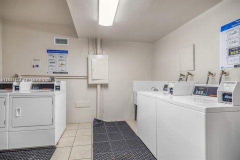 Copropriété à louer à Sunny Isles Beach, Floride: 2 chambres, 142.79 m2 № 2084519 - photo 26