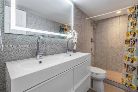 Copropriété à louer à Sunny Isles Beach, Floride: 2 chambres, 142.79 m2 № 2084519 - photo 13