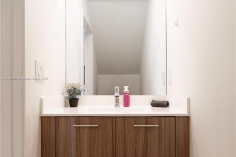 Touwnhouse à vendre à Doral, Floride: 4 chambres, 153.47 m2 № 1960923 - photo 10