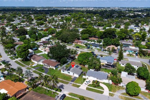 Casa en venta en Pembroke Pines, Florida, 3 dormitorios, 118.54 m2 № 2261588 - foto 28