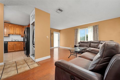 Casa en venta en Pembroke Pines, Florida, 3 dormitorios, 118.54 m2 № 2261588 - foto 6