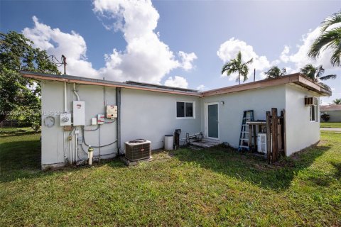 Casa en venta en Pembroke Pines, Florida, 3 dormitorios, 118.54 m2 № 2261588 - foto 16