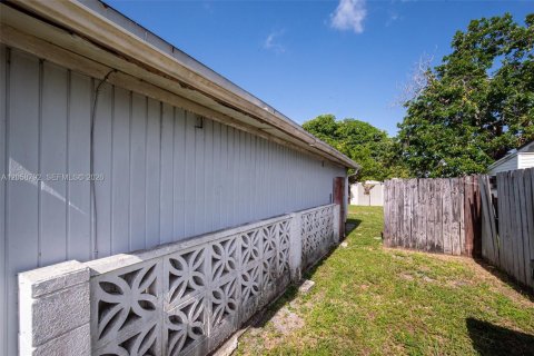 Casa en venta en Pembroke Pines, Florida, 3 dormitorios, 118.54 m2 № 2261588 - foto 27