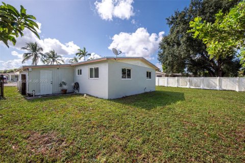 Casa en venta en Pembroke Pines, Florida, 3 dormitorios, 118.54 m2 № 2261588 - foto 26