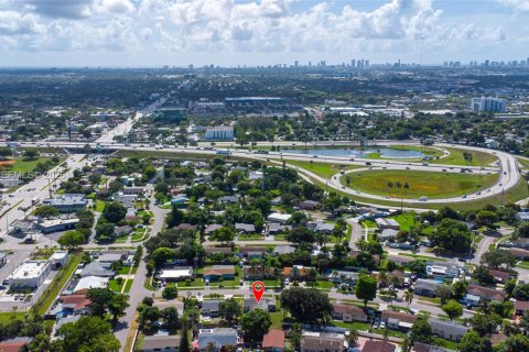 Casa en venta en Pembroke Pines, Florida, 3 dormitorios, 118.54 m2 № 2261588 - foto 2