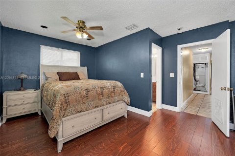 Casa en venta en Pembroke Pines, Florida, 3 dormitorios, 118.54 m2 № 2261588 - foto 11