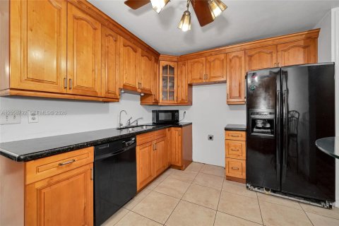 Casa en venta en Pembroke Pines, Florida, 3 dormitorios, 118.54 m2 № 2261588 - foto 7