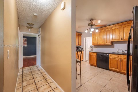 Casa en venta en Pembroke Pines, Florida, 3 dormitorios, 118.54 m2 № 2261588 - foto 9
