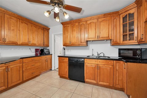 Casa en venta en Pembroke Pines, Florida, 3 dormitorios, 118.54 m2 № 2261588 - foto 10