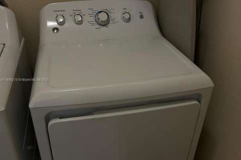 Touwnhouse à vendre à Miami, Floride: 3 chambres, 161.65 m2 № 1948133 - photo 25