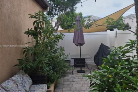 Touwnhouse à vendre à Miami, Floride: 3 chambres, 161.65 m2 № 1948133 - photo 12