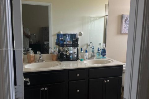 Touwnhouse à vendre à Miami, Floride: 3 chambres, 161.65 m2 № 1948133 - photo 21