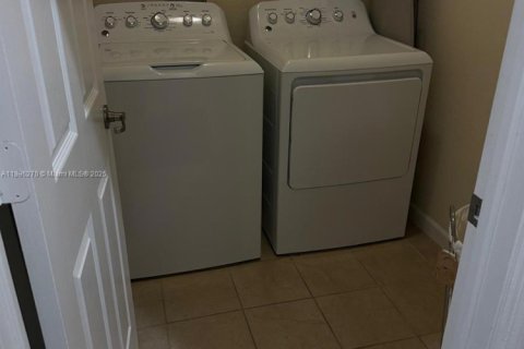 Touwnhouse à vendre à Miami, Floride: 3 chambres, 161.65 m2 № 1948133 - photo 23