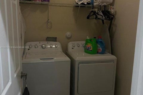 Touwnhouse à vendre à Miami, Floride: 3 chambres, 161.65 m2 № 1948133 - photo 22