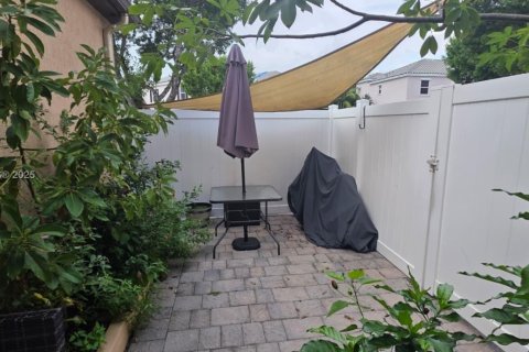 Touwnhouse à vendre à Miami, Floride: 3 chambres, 161.65 m2 № 1948133 - photo 13