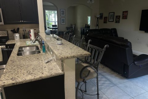 Touwnhouse à vendre à Miami, Floride: 3 chambres, 161.65 m2 № 1948133 - photo 10