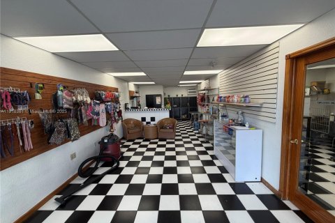 Commercial property in Miami, Florida № 1973082 - photo 3