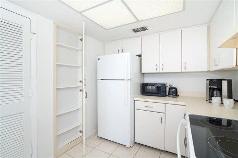 Condo in Placida, Florida, 1 bedroom № 2098556 - photo 9