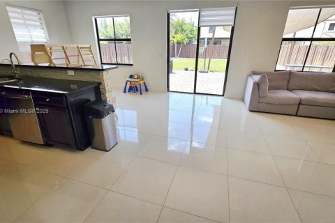 House in Doral, Florida 5 bedrooms, 277.96 sq.m. № 1946904 - photo 15