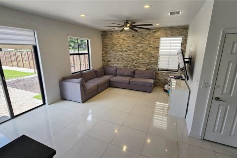 House in Doral, Florida 5 bedrooms, 277.96 sq.m. № 1946904 - photo 20