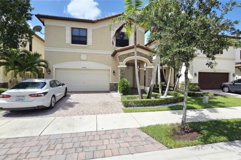 House in Doral, Florida 5 bedrooms, 277.96 sq.m. № 1946904 - photo 3