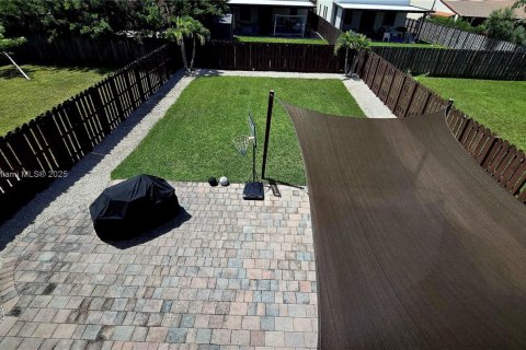 House in Doral, Florida 5 bedrooms, 277.96 sq.m. № 1946904 - photo 24