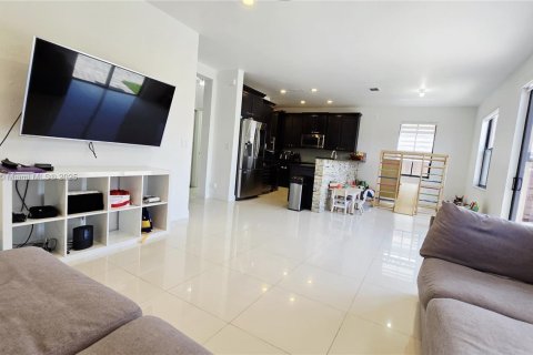 House in Doral, Florida 5 bedrooms, 277.96 sq.m. № 1946904 - photo 17