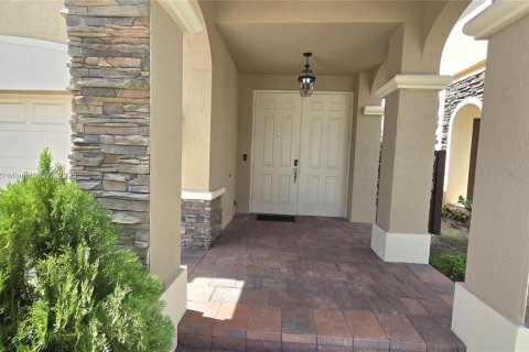 House in Doral, Florida 5 bedrooms, 277.96 sq.m. № 1946904 - photo 5