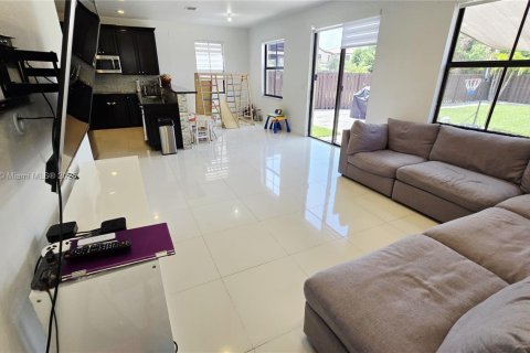 House in Doral, Florida 5 bedrooms, 277.96 sq.m. № 1946904 - photo 16