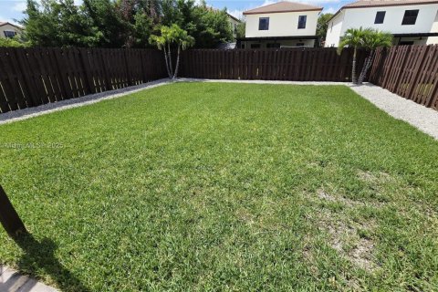 House in Doral, Florida 5 bedrooms, 277.96 sq.m. № 1946904 - photo 27