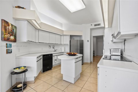 Condo in Aventura, Florida, 2 bedrooms  № 2066850 - photo 23
