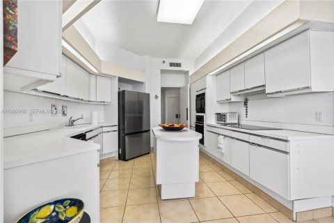 Condo in Aventura, Florida, 2 bedrooms  № 2066850 - photo 24
