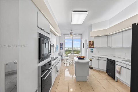 Condo in Aventura, Florida, 2 bedrooms  № 2066850 - photo 22