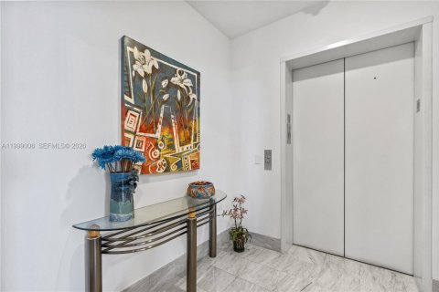 Condo in Aventura, Florida, 2 bedrooms  № 2066850 - photo 13