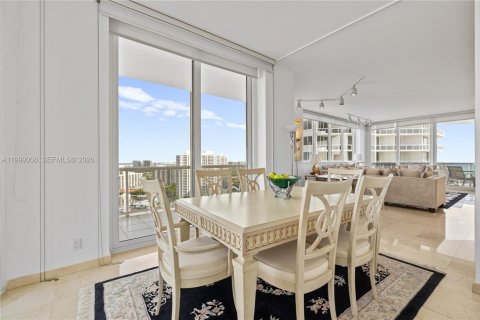 Condo in Aventura, Florida, 2 bedrooms  № 2066850 - photo 21