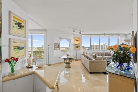 Condo in Aventura, Florida, 2 bedrooms  № 2066850 - photo 4