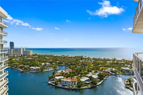 Condo in Aventura, Florida, 2 bedrooms  № 2066850 - photo 1