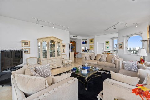 Condo in Aventura, Florida, 2 bedrooms  № 2066850 - photo 17