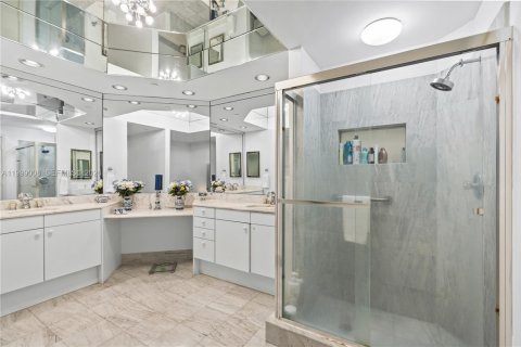 Condo in Aventura, Florida, 2 bedrooms  № 2066850 - photo 30